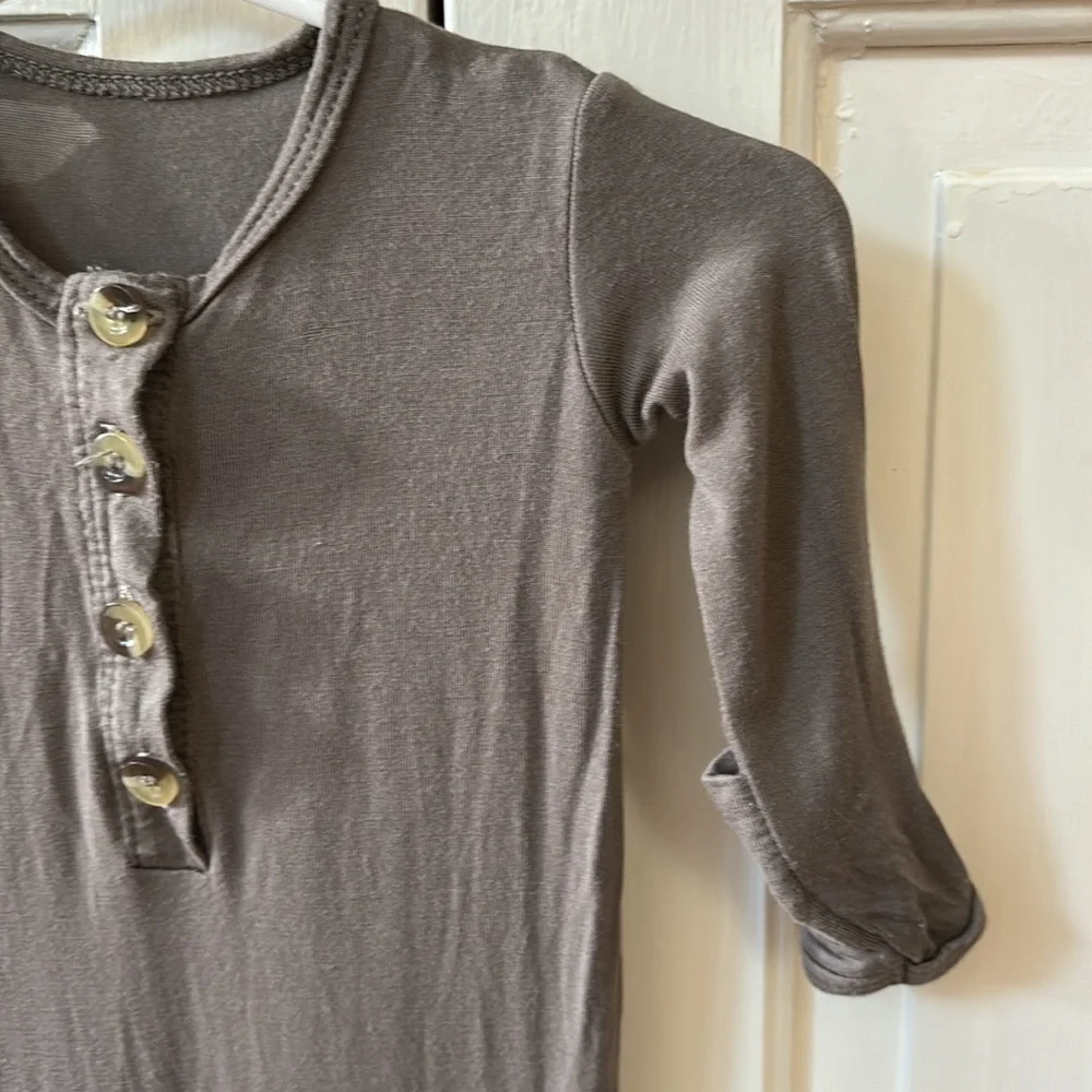 Lou Lou‎ & Company Taupe Solid Knotted Gown Size Newborn Soft Light